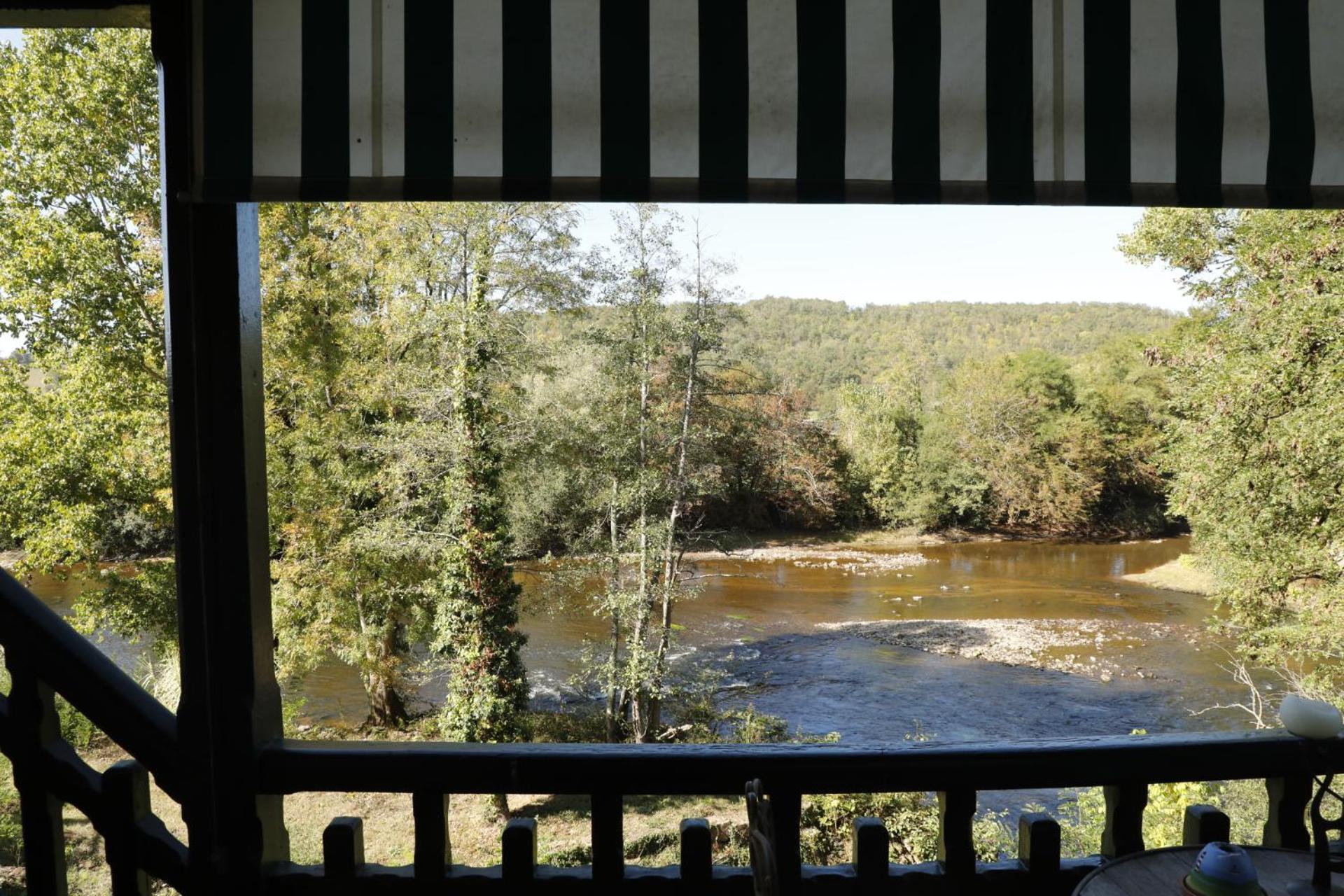 French Correze Moulin Bleu Hotel Saint-Pantaléon-de-Larche Exterior foto