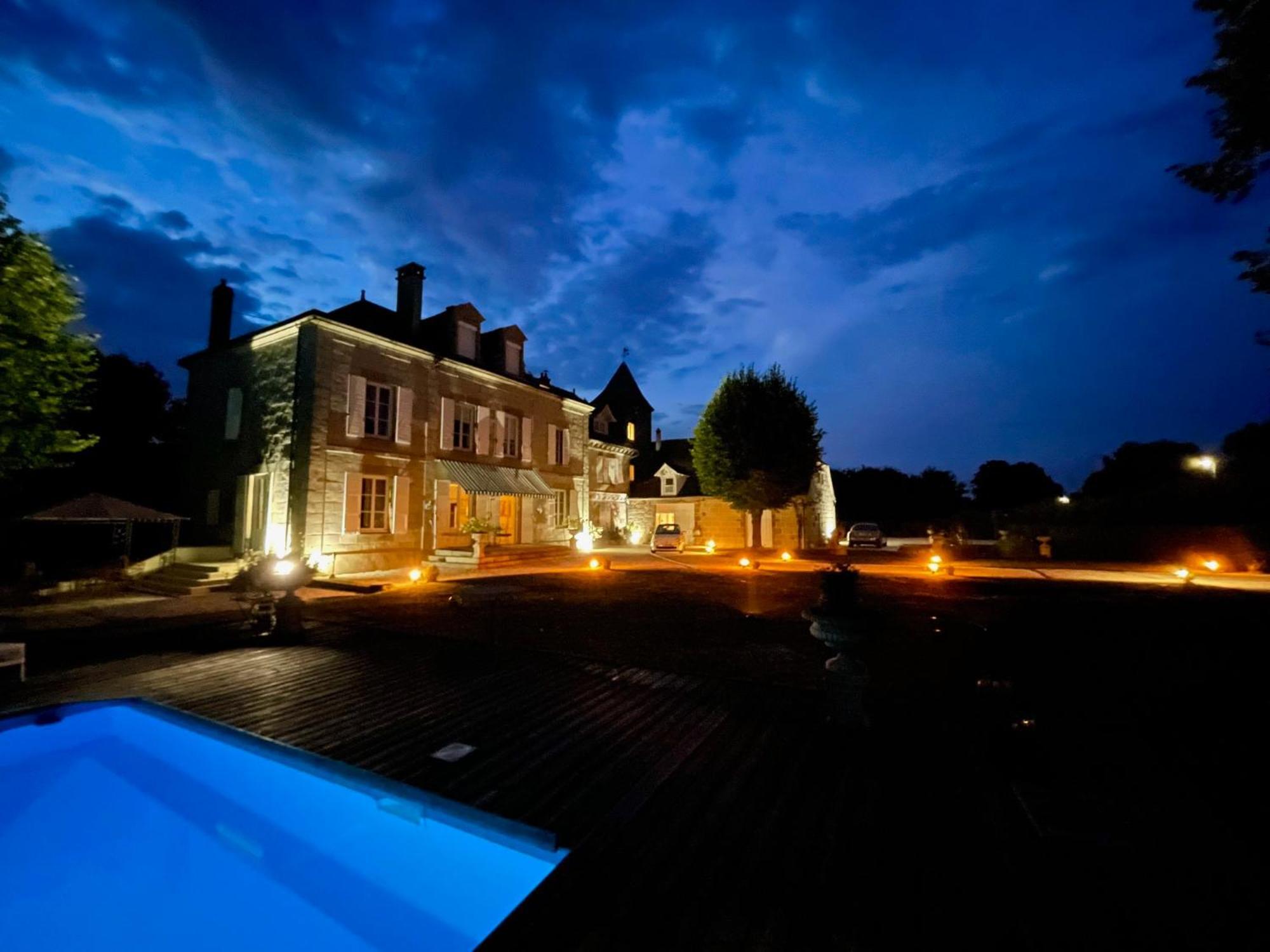French Correze Moulin Bleu Hotel Saint-Pantaléon-de-Larche Exterior foto